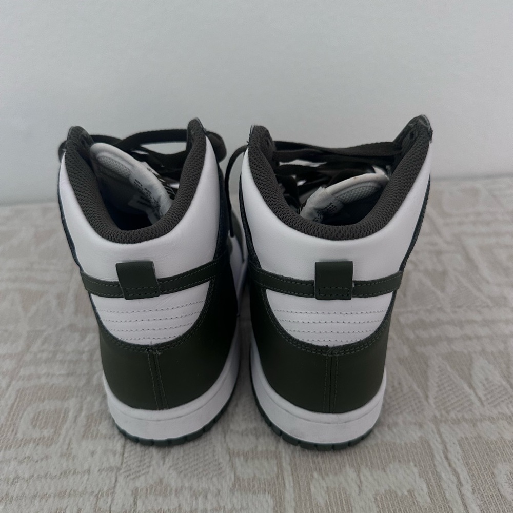 Nike - Picture 6 of 6
